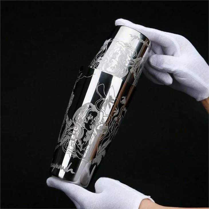 Barman   kov   koktejl   třepačka