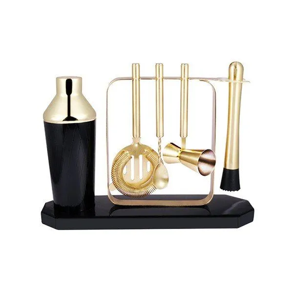 Zlatý koktejlový šejkr