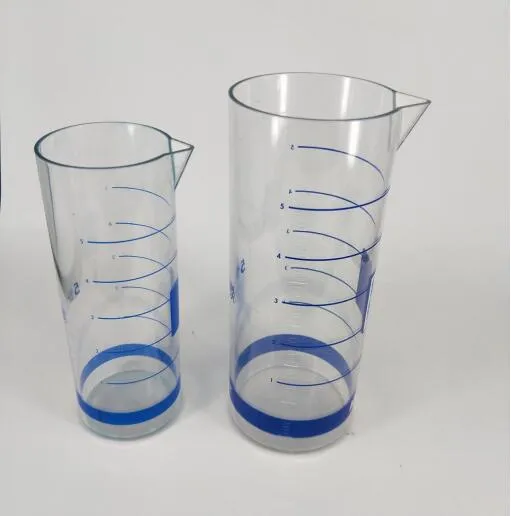 Plastová voda s víkem